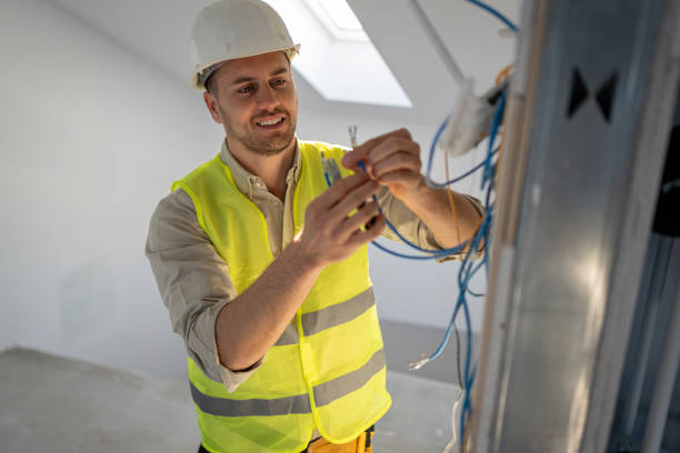 Best Circuit Breaker Repair  in Luxemburg, WI